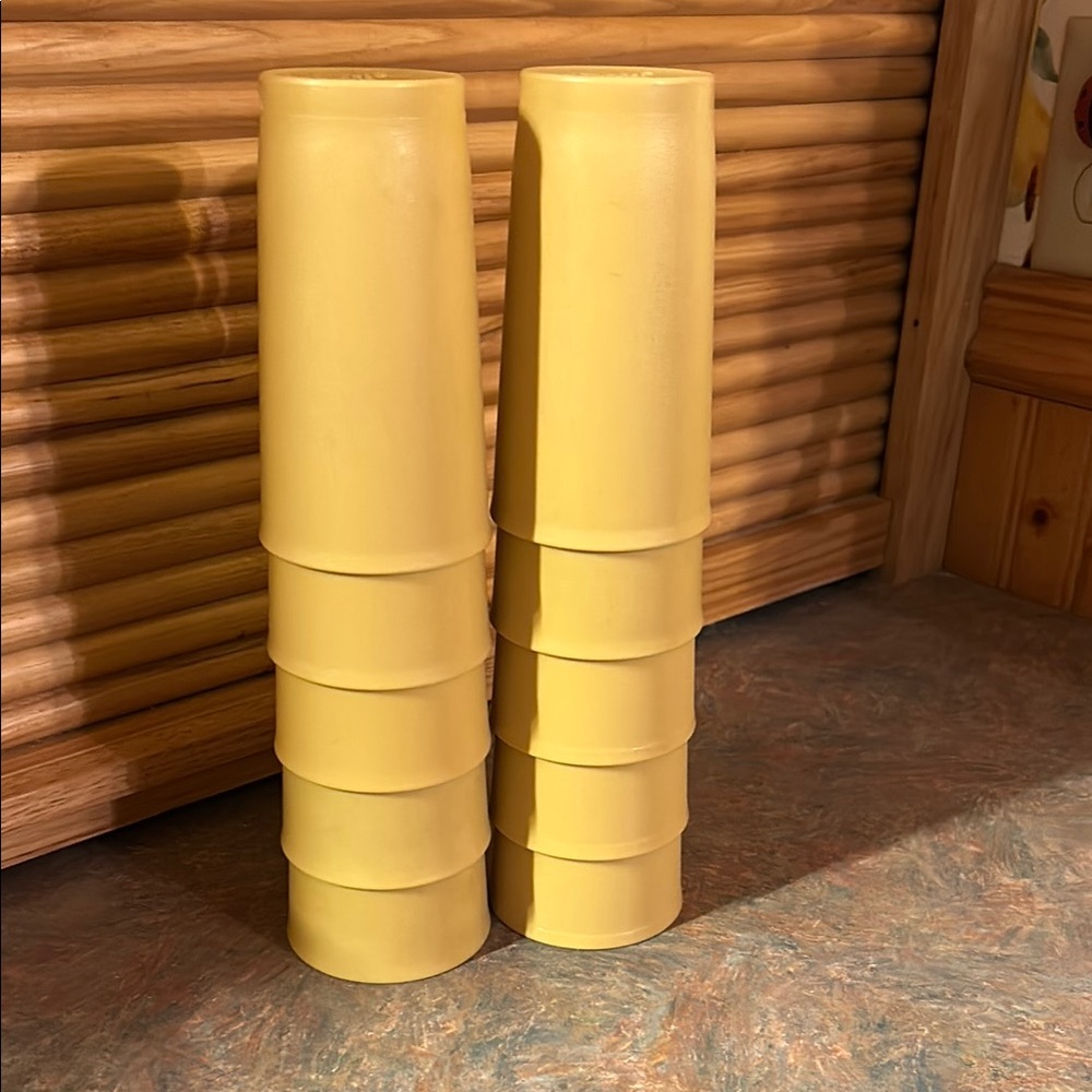 EUC Tupperware Yellow gold textured tumblers